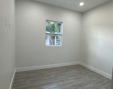 651 Ne 60th Avenue - Photo Thumbnail 7