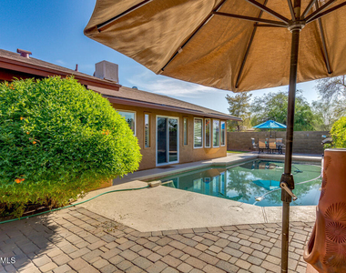 924 N 86th Way - Photo Thumbnail 32