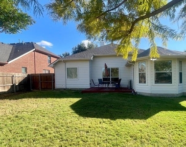 8416 Sonnet Drive - Photo Thumbnail 2