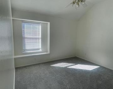 8416 Sonnet Drive - Photo Thumbnail 8