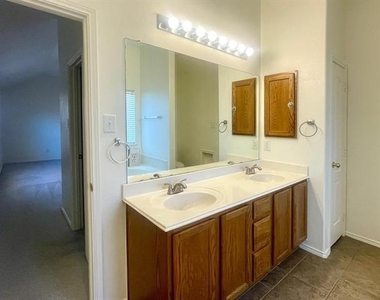 8416 Sonnet Drive - Photo Thumbnail 4