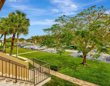 154 Lake Meryl Drive - Photo Thumbnail 13