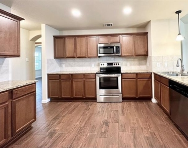905 Quartz Trail - Photo Thumbnail 8