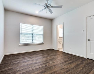 2612 S University Drive - Photo Thumbnail 8