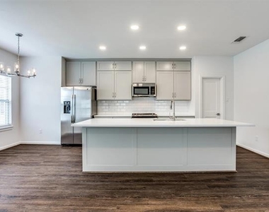 2612 S University Drive - Photo Thumbnail 3