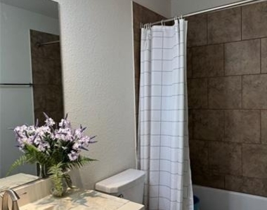 9125 Acre Meadows Lane - Photo Thumbnail 10