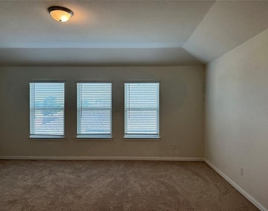 9125 Acre Meadows Lane - Photo Thumbnail 17