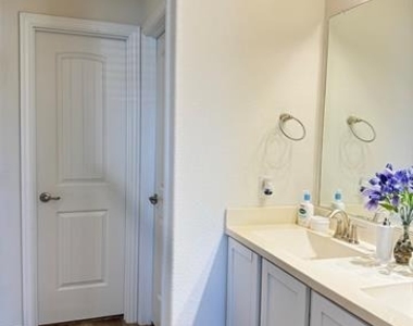 9125 Acre Meadows Lane - Photo Thumbnail 7
