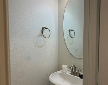 9125 Acre Meadows Lane - Photo Thumbnail 12