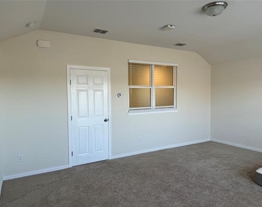 9125 Acre Meadows Lane - Photo Thumbnail 16