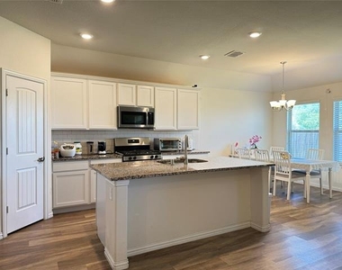 9125 Acre Meadows Lane - Photo Thumbnail 3