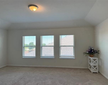 9125 Acre Meadows Lane - Photo Thumbnail 18