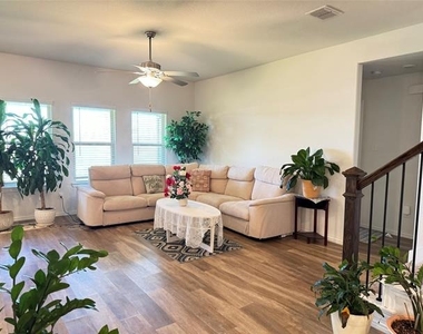 9125 Acre Meadows Lane - Photo Thumbnail 2