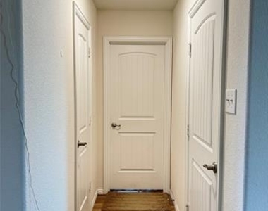 9125 Acre Meadows Lane - Photo Thumbnail 14