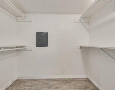 5109 Cedar Springs - Photo Thumbnail 11