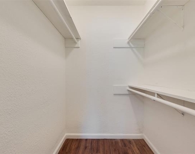5109 Cedar Springs - Photo Thumbnail 9