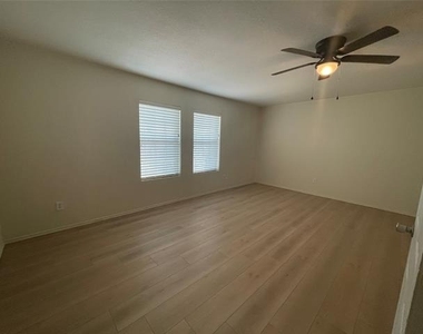 1421 Puerto Lago Drive - Photo Thumbnail 5