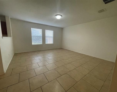 1421 Puerto Lago Drive - Photo Thumbnail 9