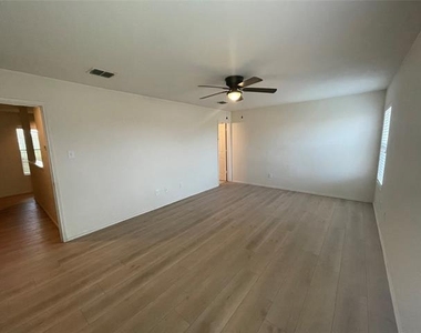 1421 Puerto Lago Drive - Photo Thumbnail 16