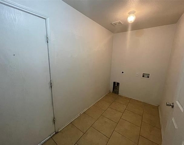 1421 Puerto Lago Drive - Photo Thumbnail 14