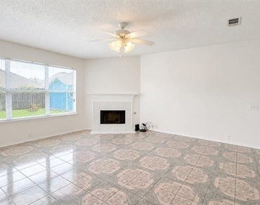 1407 Autumncrest Drive - Photo Thumbnail 5