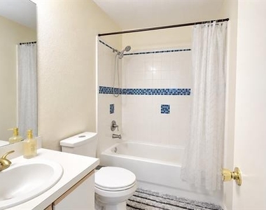 1407 Autumncrest Drive - Photo Thumbnail 15