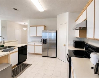 1407 Autumncrest Drive - Photo Thumbnail 7