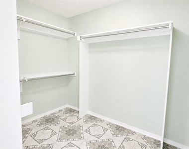1407 Autumncrest Drive - Photo Thumbnail 12