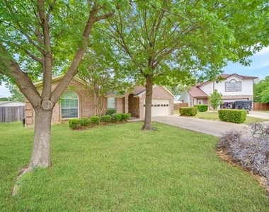 4221 Fiste - Photo Thumbnail 1