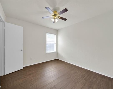 4221 Fiste - Photo Thumbnail 20