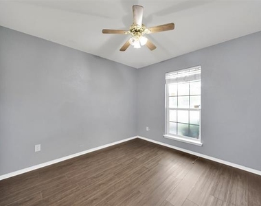 4221 Fiste - Photo Thumbnail 16