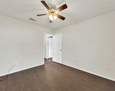 4221 Fiste - Photo Thumbnail 19