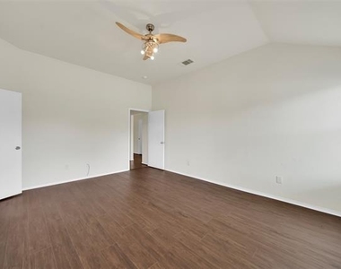 4221 Fiste - Photo Thumbnail 9