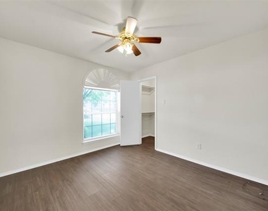 4221 Fiste - Photo Thumbnail 18
