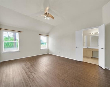 4221 Fiste - Photo Thumbnail 8