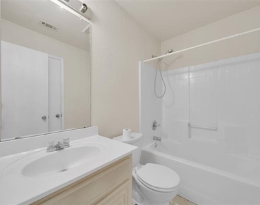 4221 Fiste - Photo Thumbnail 15