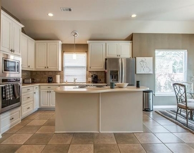 4636 Skyline Drive - Photo Thumbnail 8