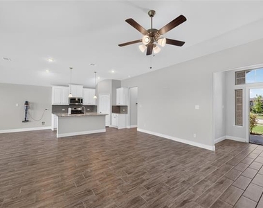2819 Diamondback Drive - Photo Thumbnail 5
