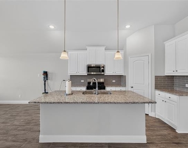 2819 Diamondback Drive - Photo Thumbnail 8