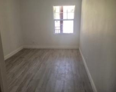 407 S Lakeside Drive - Photo Thumbnail 3