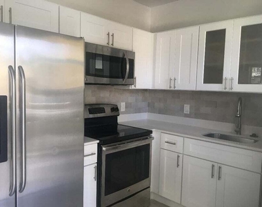 407 S Lakeside Drive - Photo Thumbnail 1