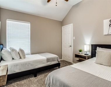 5848 Palomino Drive - Photo Thumbnail 20