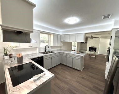1212 Desiree Lane - Photo Thumbnail 7