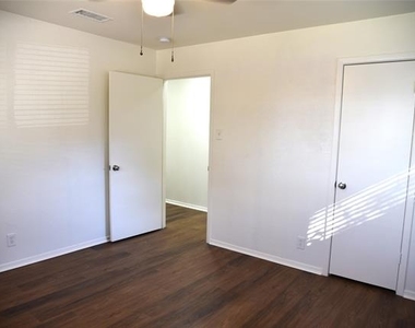 1212 Desiree Lane - Photo Thumbnail 15