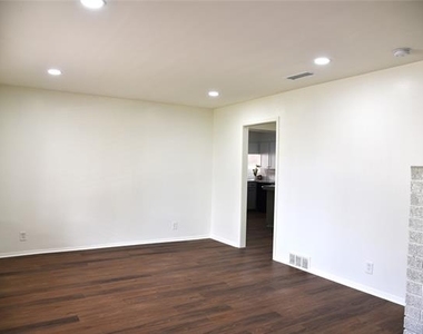 1212 Desiree Lane - Photo Thumbnail 3