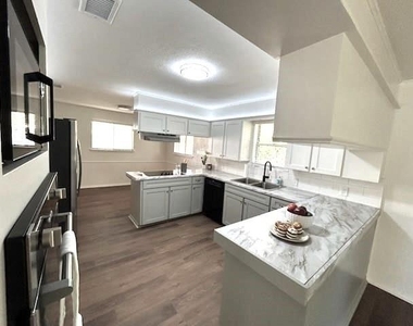1212 Desiree Lane - Photo Thumbnail 9