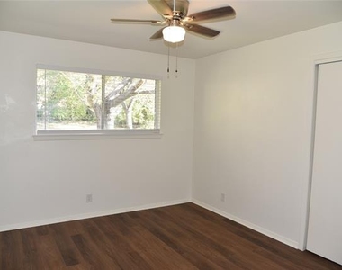 1212 Desiree Lane - Photo Thumbnail 12