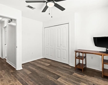 3140 Le Conte Street - Photo Thumbnail 13