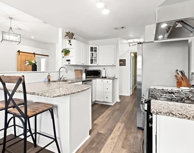 3140 Le Conte Street - Photo Thumbnail 7