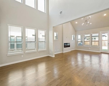 3672 Hollow Pine Drive - Photo Thumbnail 2